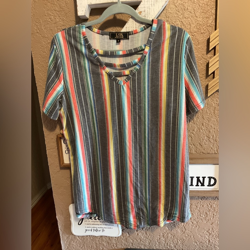 L&B Western Gray Serape Striped Short Sleeve Shirt Women’s Size Small
